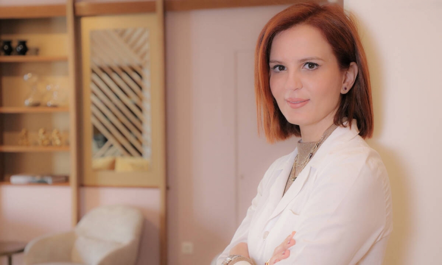 Mommy makeover: &Pi;&omicron;&iota;&epsilon;&sigmaf; &lambda;ύ&sigma;&epsilon;&iota;&sigmaf; &mu;&alpha;&sigmaf; &pi;&rho;&omicron;&sigma;&phi;έ&rho;&epsilon;&iota; &eta; &sigma;ύ&gamma;&chi;&rho;&omicron;&nu;&eta; &alpha;&iota;&sigma;&theta;&eta;&tau;&iota;&kappa;ή &delta;&epsilon;&rho;&mu;&alpha;&tau;&omicron;&lambda;&omicron;&gamma;ί&alpha;;